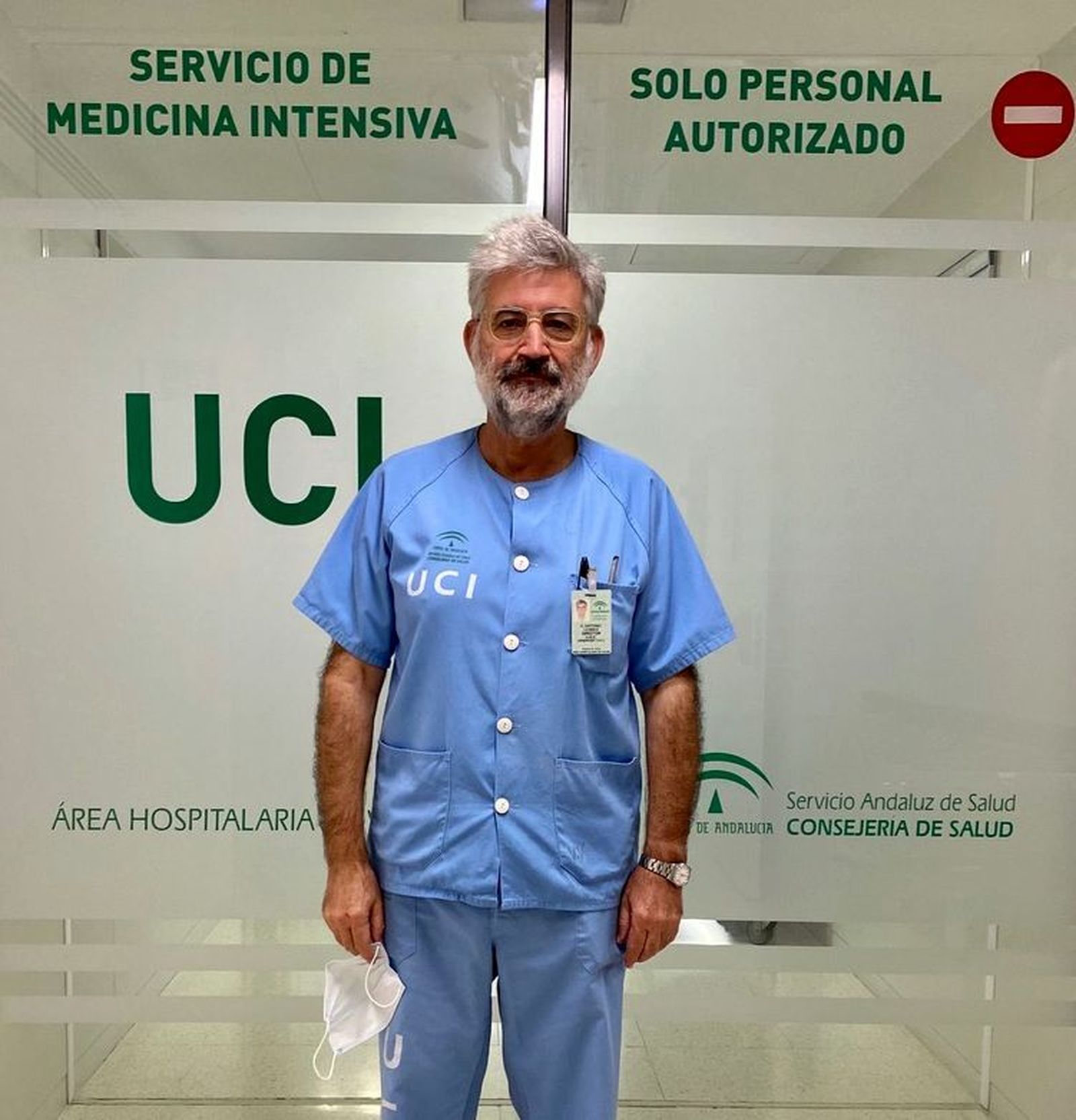 El doctor Antonio Lesmes Serrano, responsable de Medicina Intensiva del Hospital de Valme.