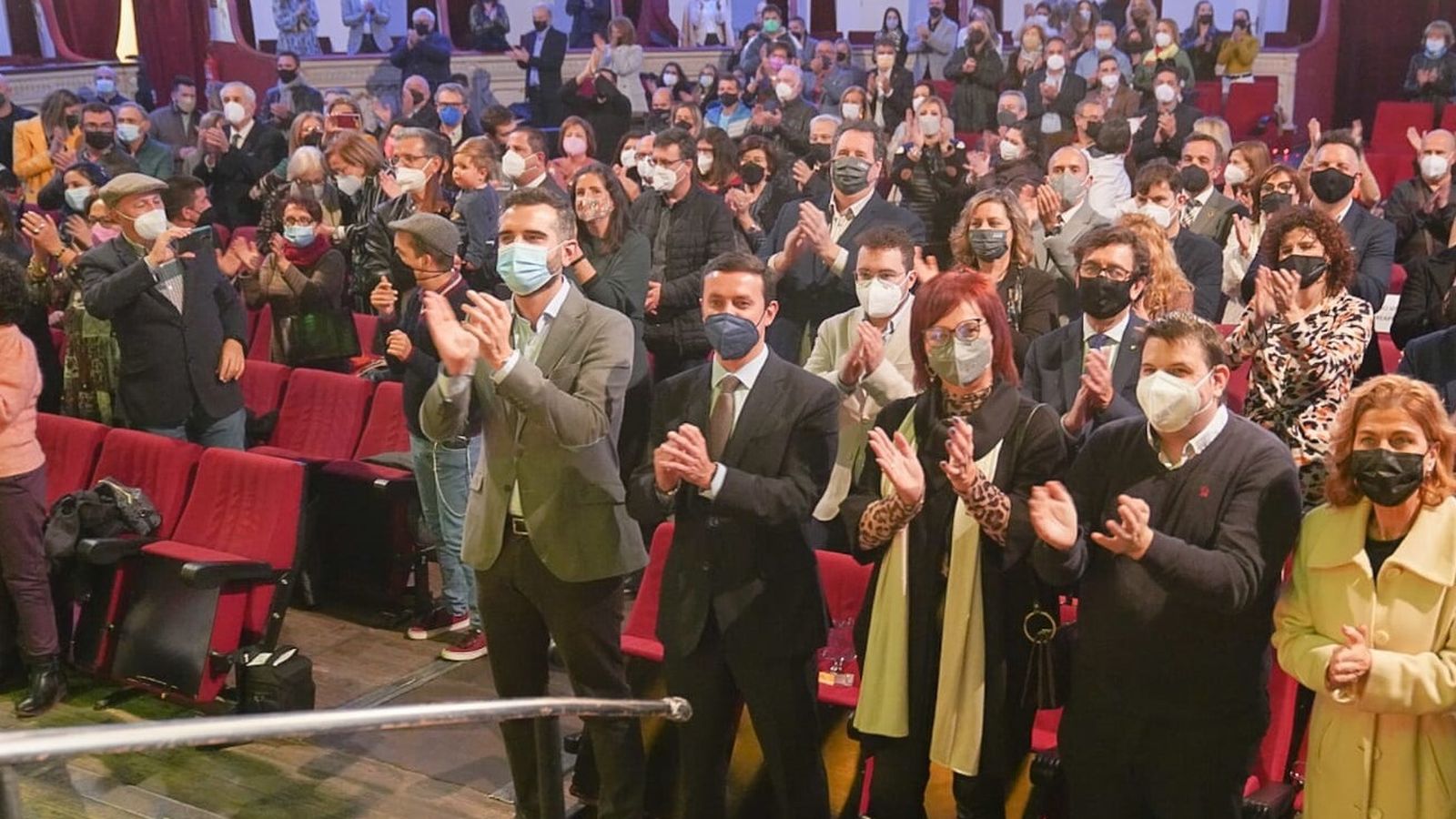 El Teatro Cervantes de la capital lleno de público para acompañar a la Asociación A Toda Vela en la celebración de sus 25 años de vida