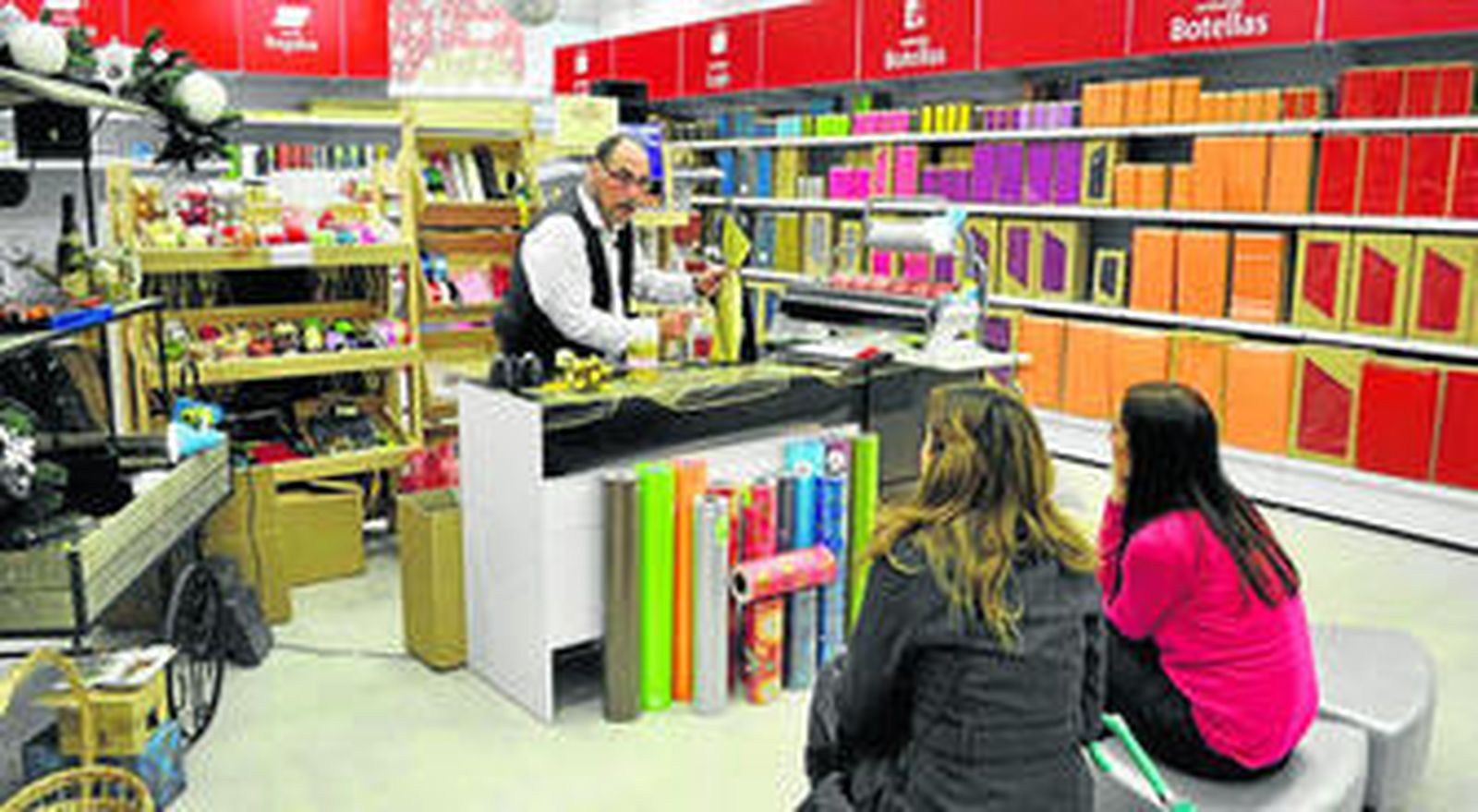 Asistentes al taller de empaquetado de Emilio González.