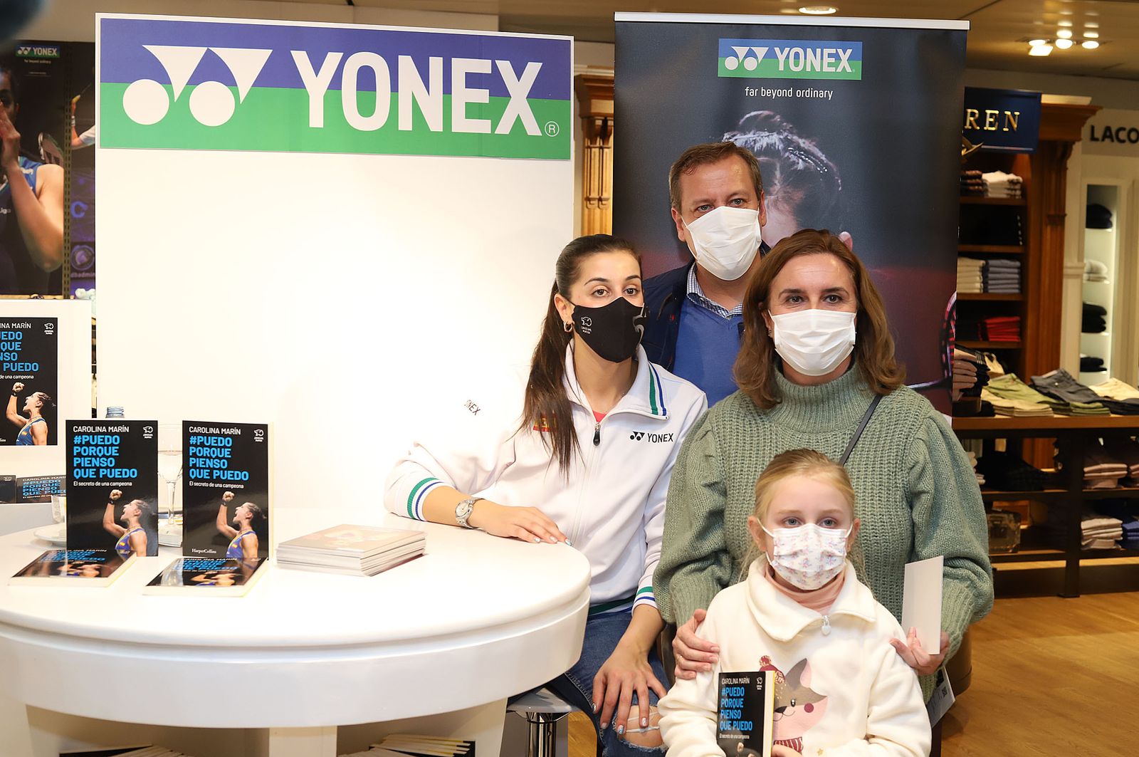 Huelva 2021: Carolina Marín firma autógrafos en el Corte Inglés de Huelva durante el Mundial de Bádminton