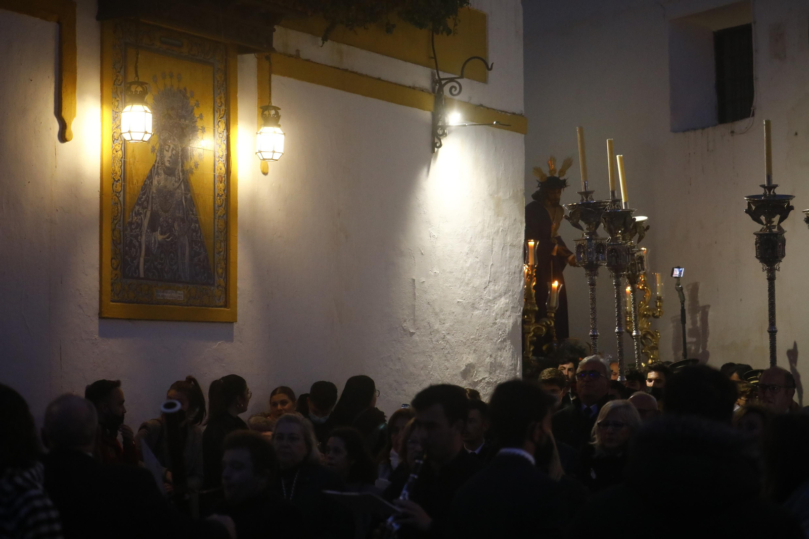 El vía crucis del Señor de la Humildad y Paciencia de Córdoba, en imágenes