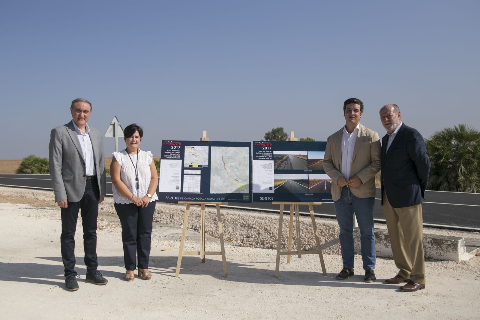 El presidente de la Diputación de Sevilla en su visita a las obras de la carretera de Cañada Rosal a Palma del Río.