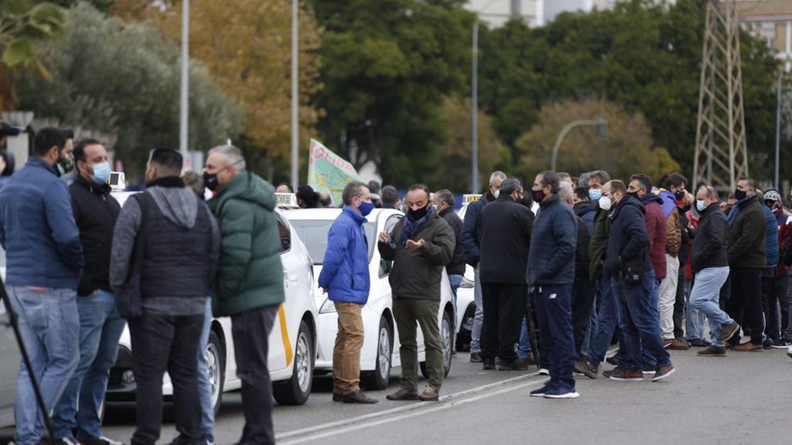 Un momento de la concentración de taxistas en San Pablo.