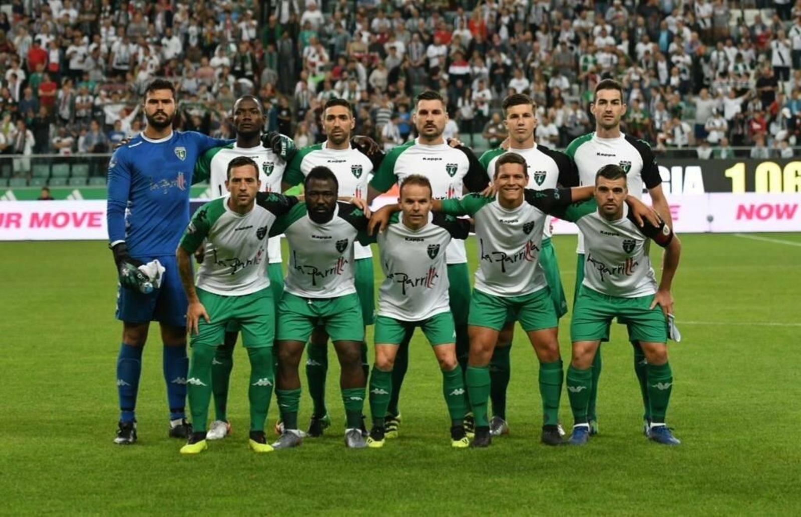 El once inicial del Europa FC en Varsovia.