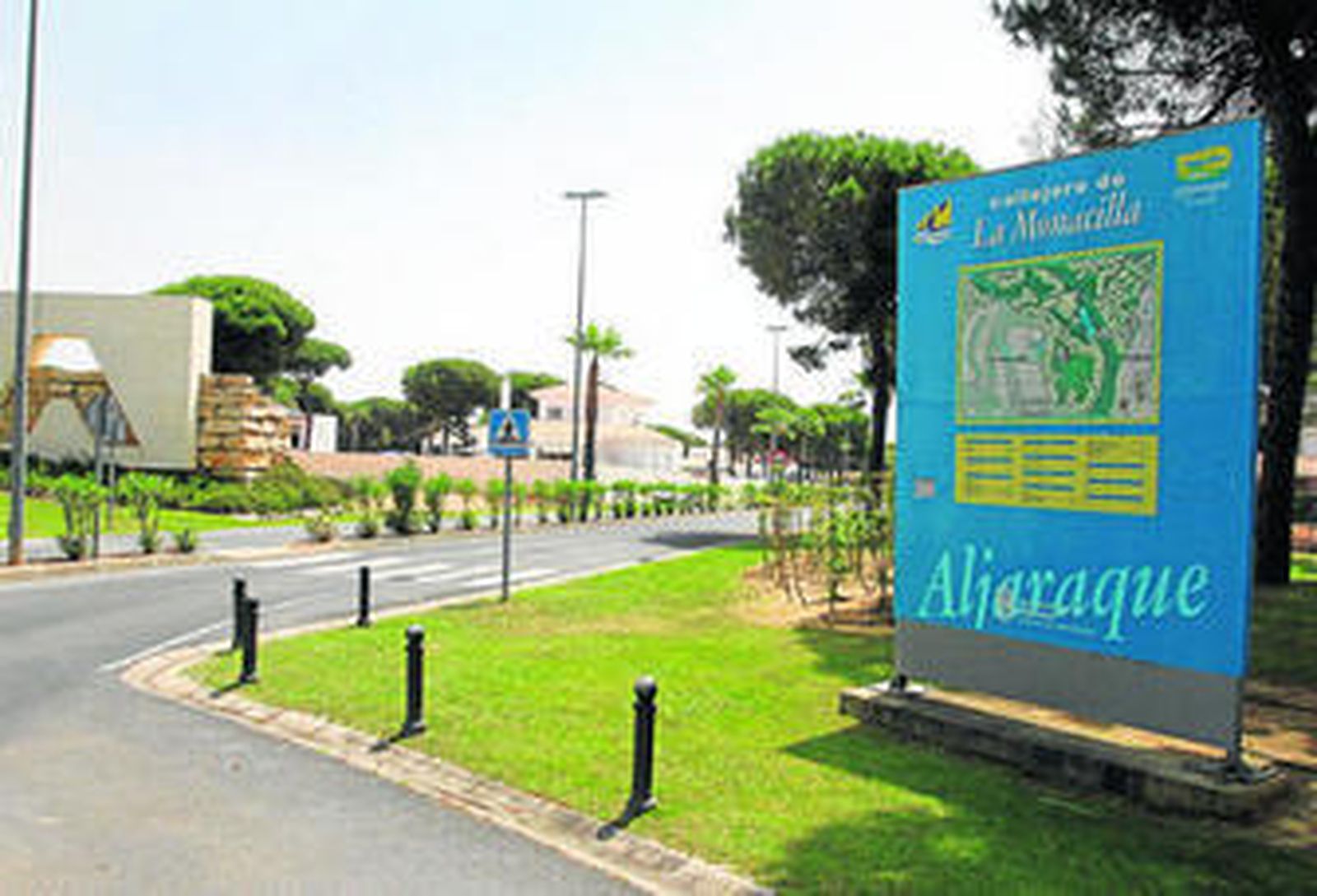 Entrada a la zona residencial de La Monacilla.