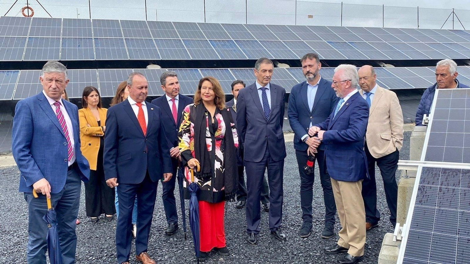 La consejera de Agricultura, Pesca, Agua y Desarrollo Rural de la Junta de Andalucía, Carmen Crespo, en la inauguración de la planta fotovoltaica de la Comunidad de Regantes de Palos