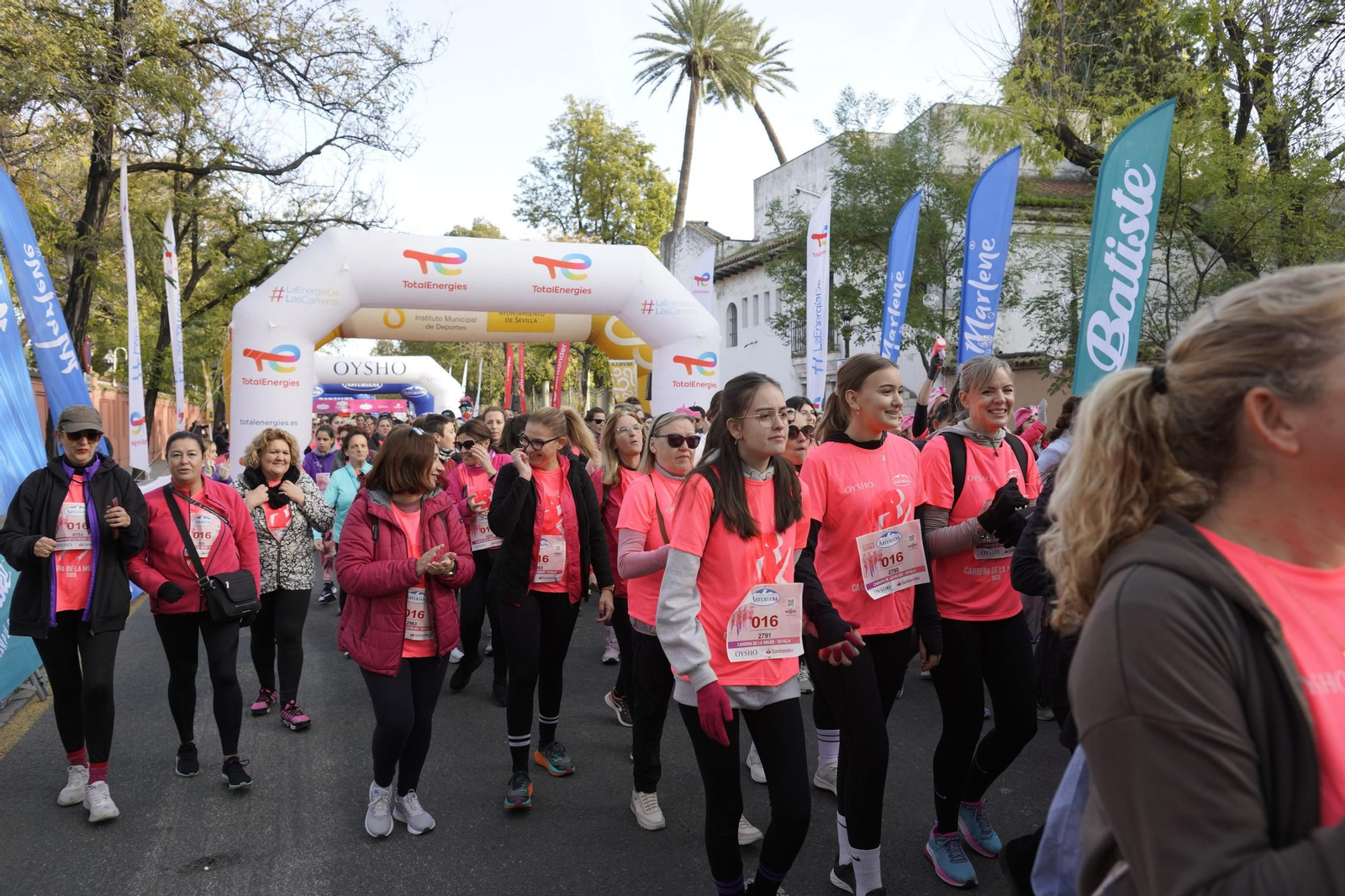 Búscate en las fotos de la Carrera de la Mujer de Sevilla