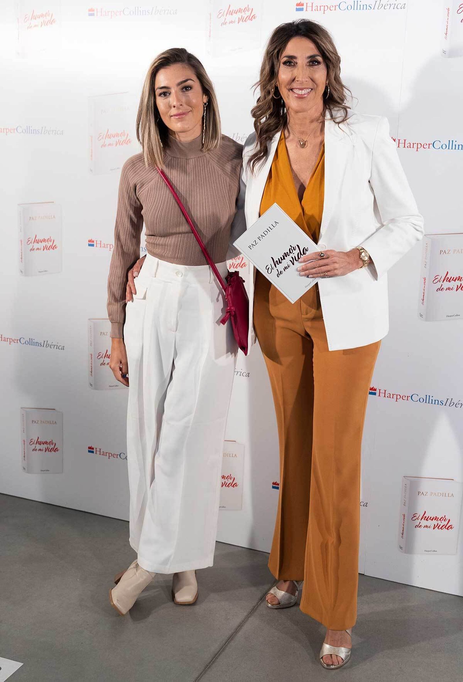 Con su hija, Anna, en la presentación de su libro en Madrid.