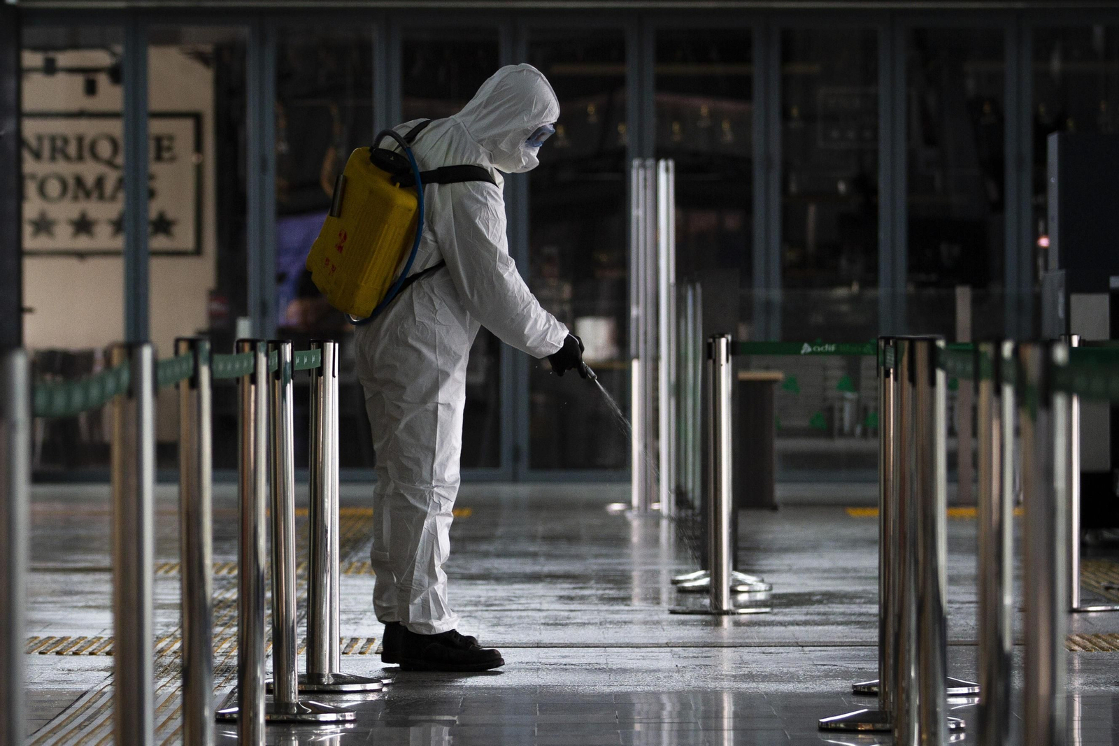 Uno de las estampas más habituales estos días en Granada por el coronavirus.