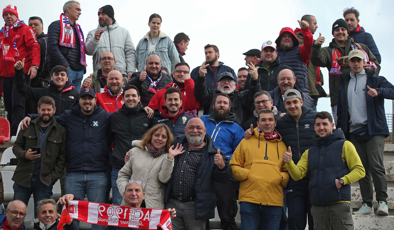 Fotos de la afición durante el Algeciras - Ceuta en el Nuevo Mirador