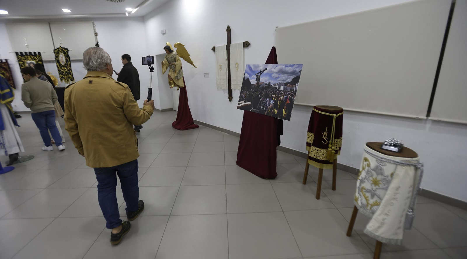 Fotos de la exposición comarcal cofrade en La Línea
