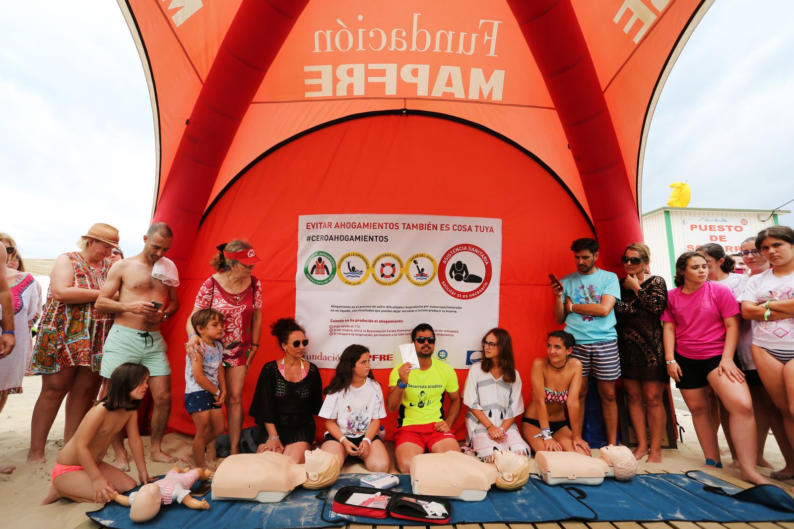 La Infanta Doña Elena asiste a varios talleres de prevención de la fundación Mapfre, en imágenes