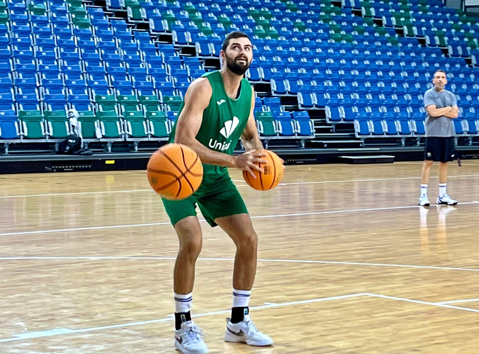 El Unicaja toma contacto con la pista en Singapur