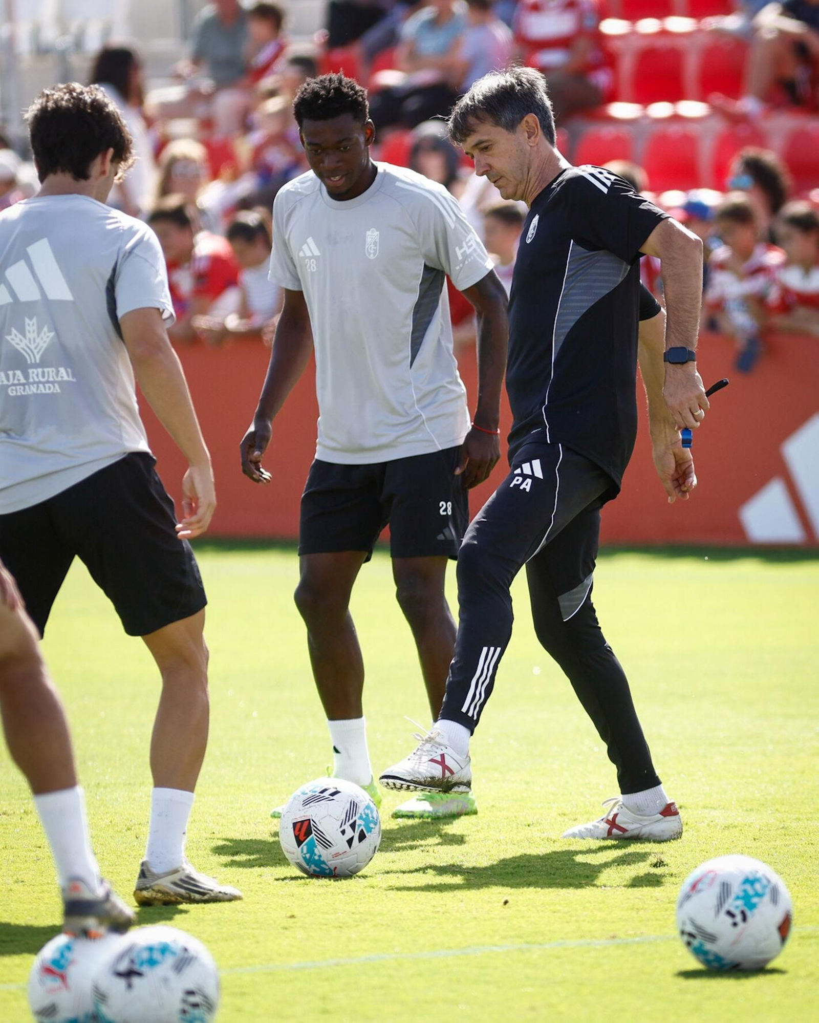 El entrenamiento con aficionados del Granada CF, en imágenes
