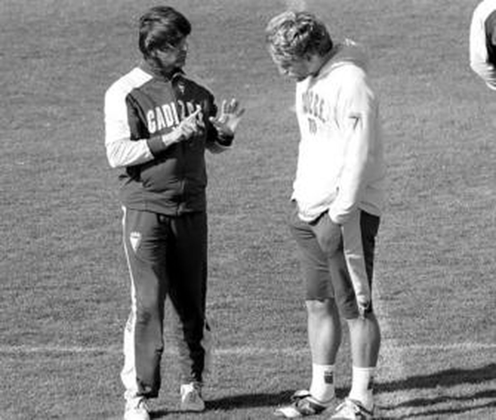 Rivas, que en la imagen conversa con Buenaventura, tendrá que seguir en la enfermería.