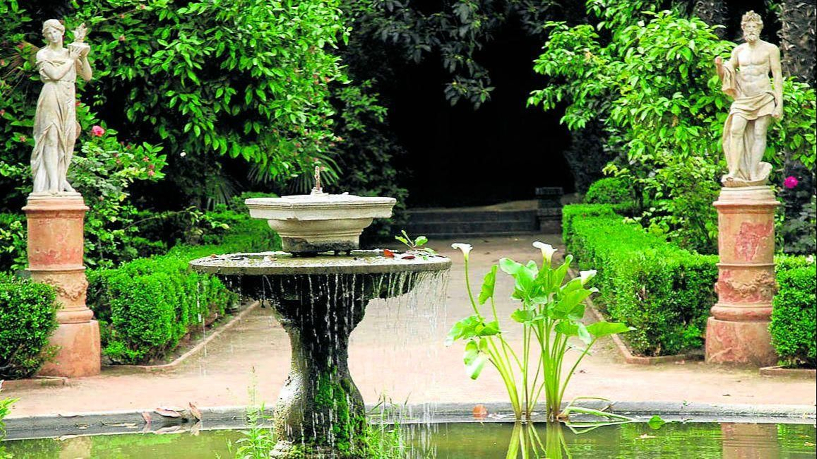 Jardines que pertenecen al edificio Carmen de los Mártires de Granada
