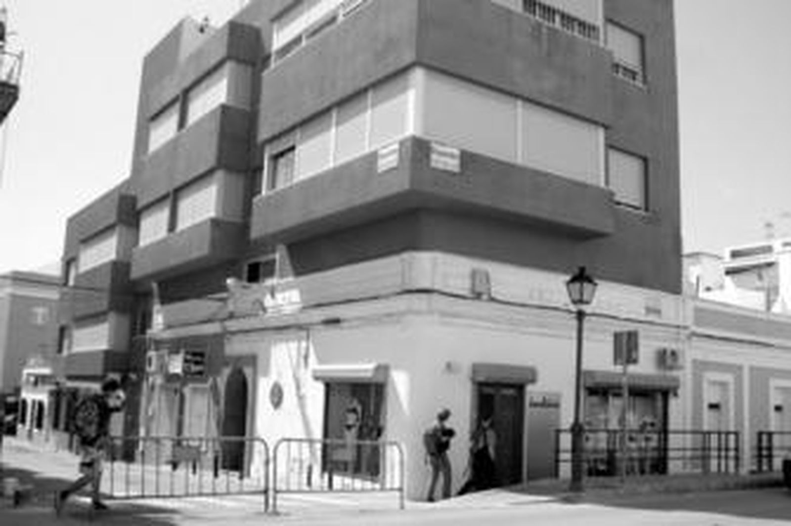 Imagen reciente del edificio Numancia, situado en el centro de Tarifa.