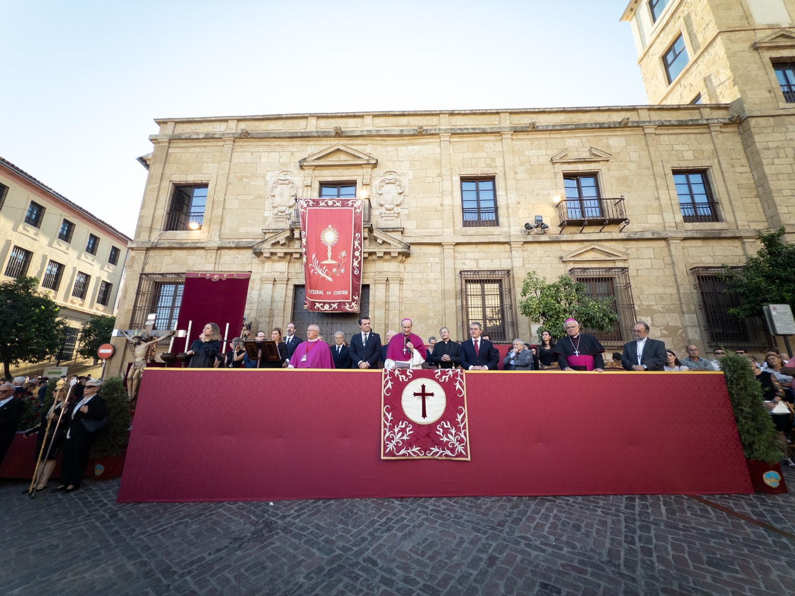 La llegada del Cristo de San Álvaro al Magno Vía Crucis