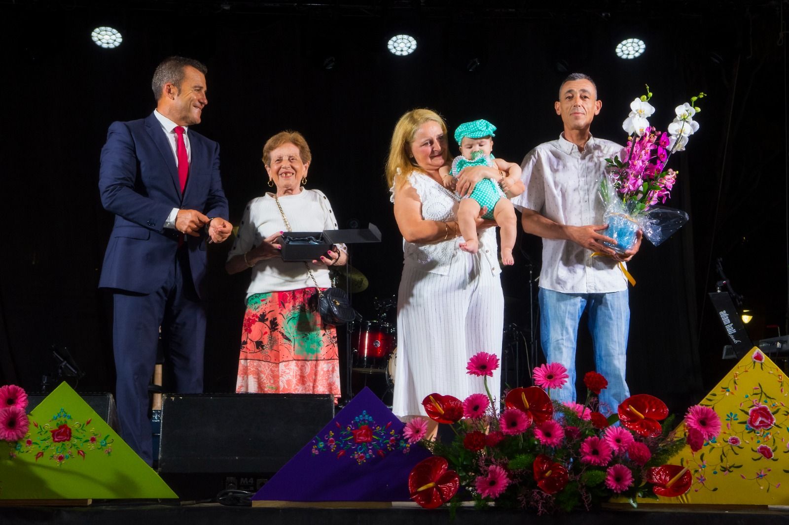 Así ha vivido Carboneras su tradicional Saluda, pregón y reconocimiento a vecinos durante las fiestas patronales