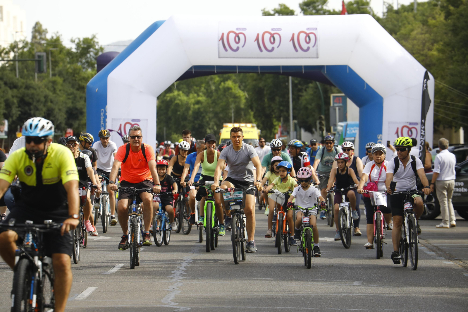 Marcha ciclista del Día de la Bicicleta en Córdoba, en imágenes