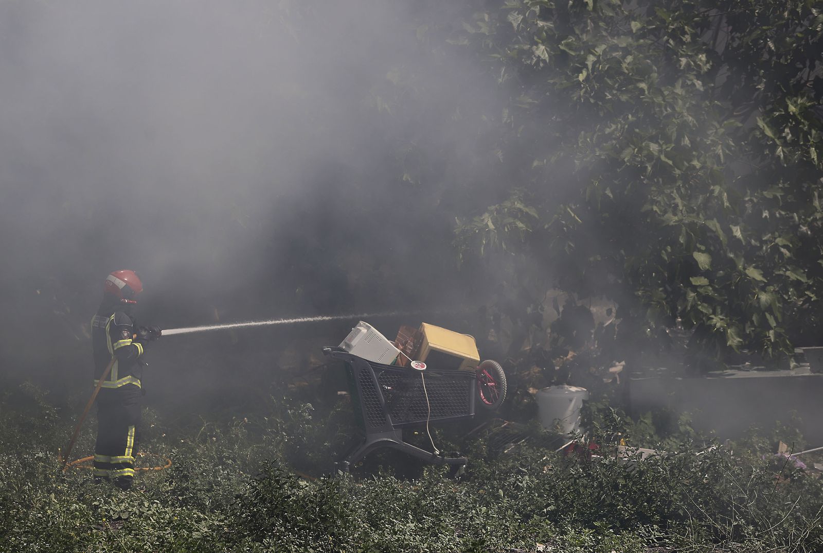 Incendio en las casas abandonadas de la calle Valverde del Camino en Huelva