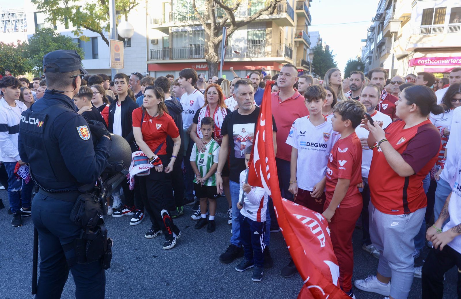 Llegada del Sevilla al Pizjuán