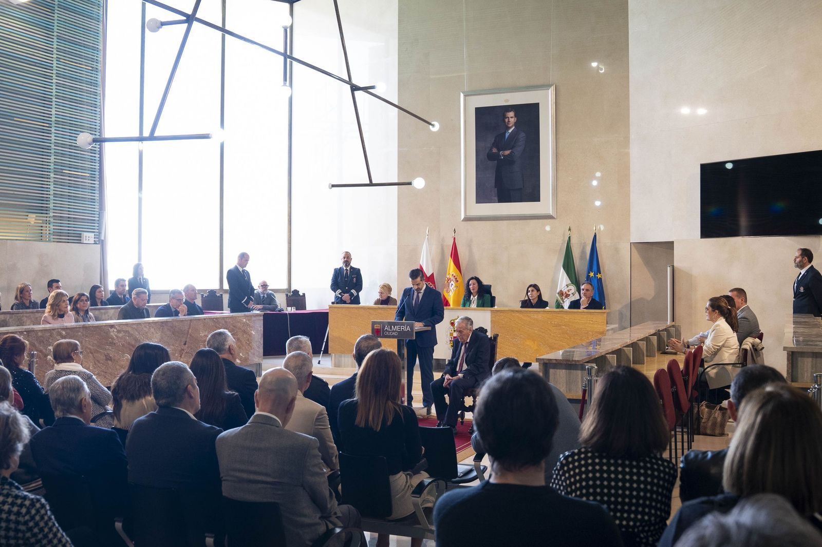 La galería del Escudo de Oro de la Ciudad de Almería a Juan Rigaud