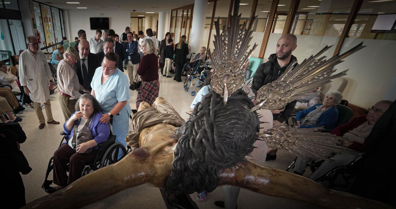 Imágenes del Cristo de la Esperanza con los ancianos del San Juan Grande en Jerez