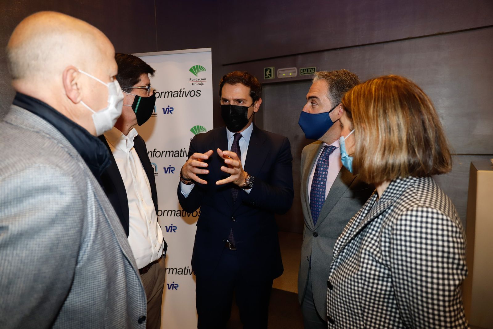 El ex líder de Ciudadanos, Albert Rivera, ayer en Málaga con Javier Imbroda, Juan Marín, Elías Bendodo y Rocío Blanco.