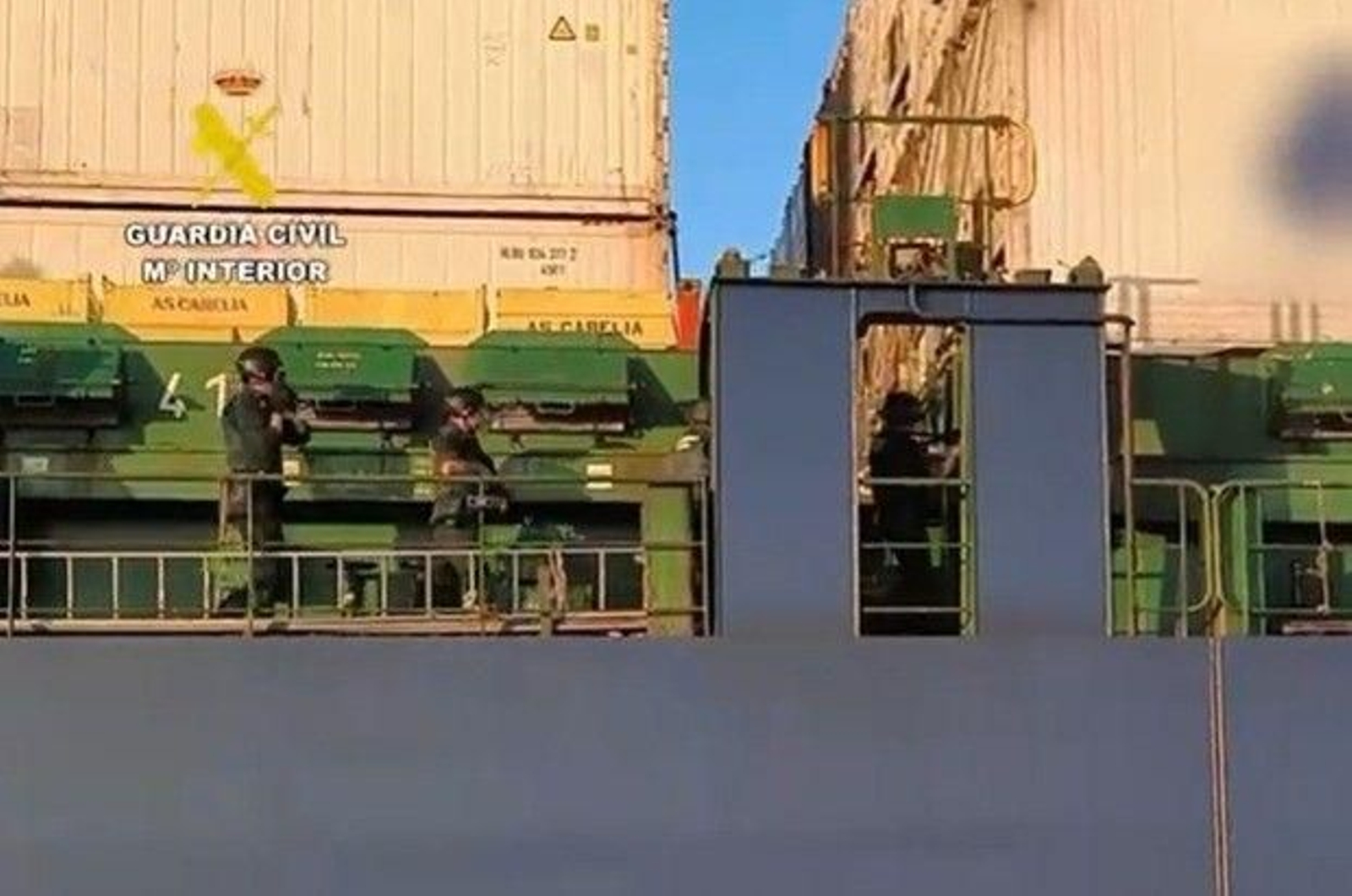 Así ha sido la operación de la Guardia Civil en un portacontenedores cargado de cocaína en Cádiz