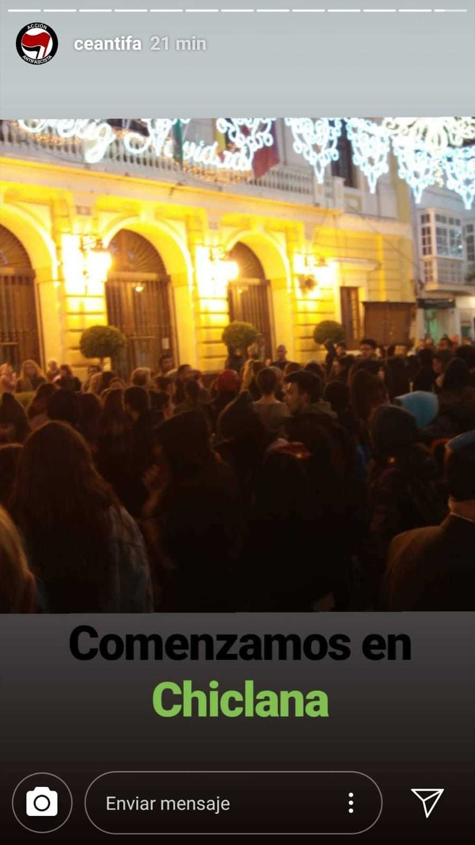 Imagen de la concentración frente al Ayuntamiento.