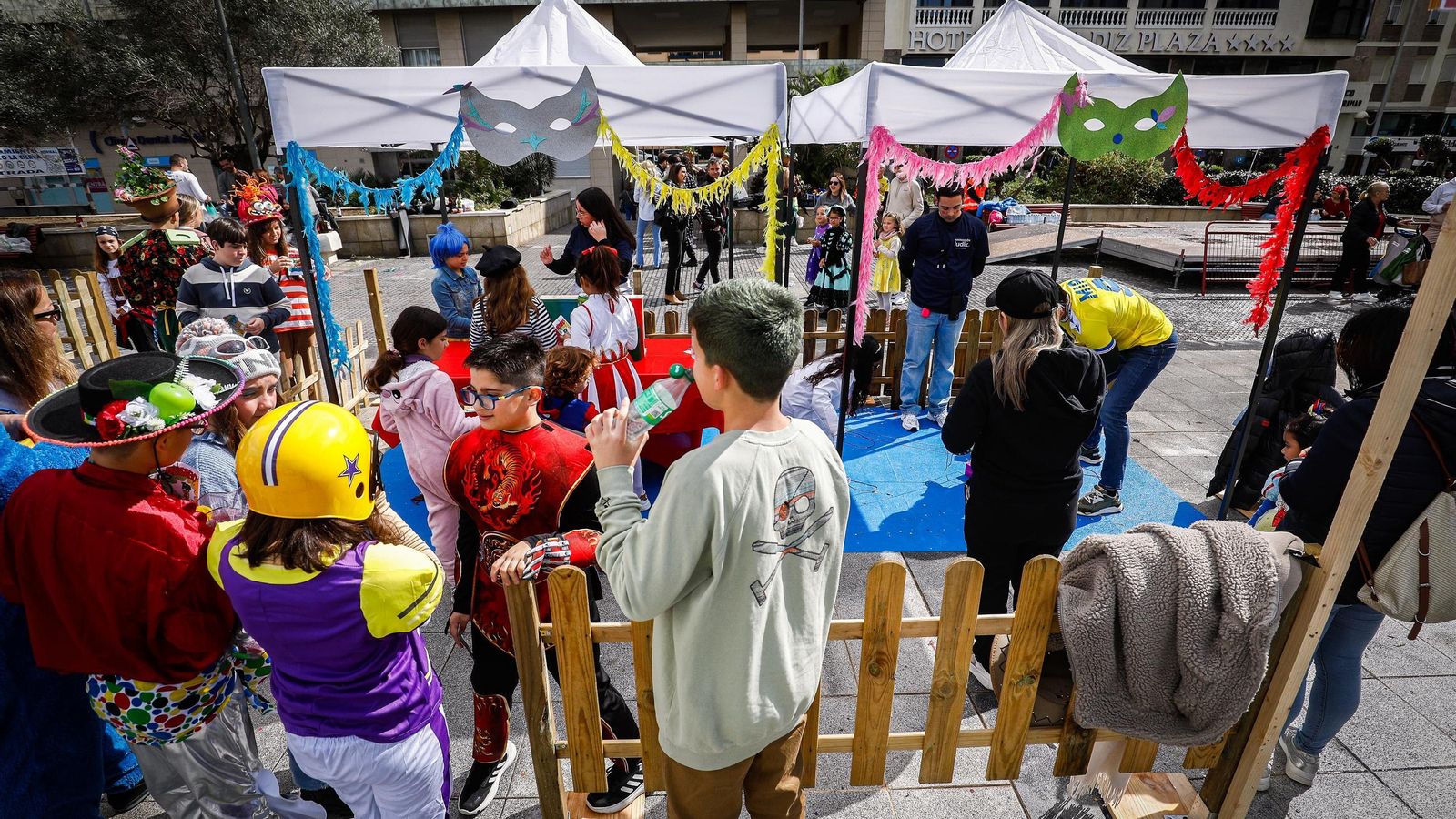 Las mejores imágenes del primer domingo de Carnaval de Cádiz