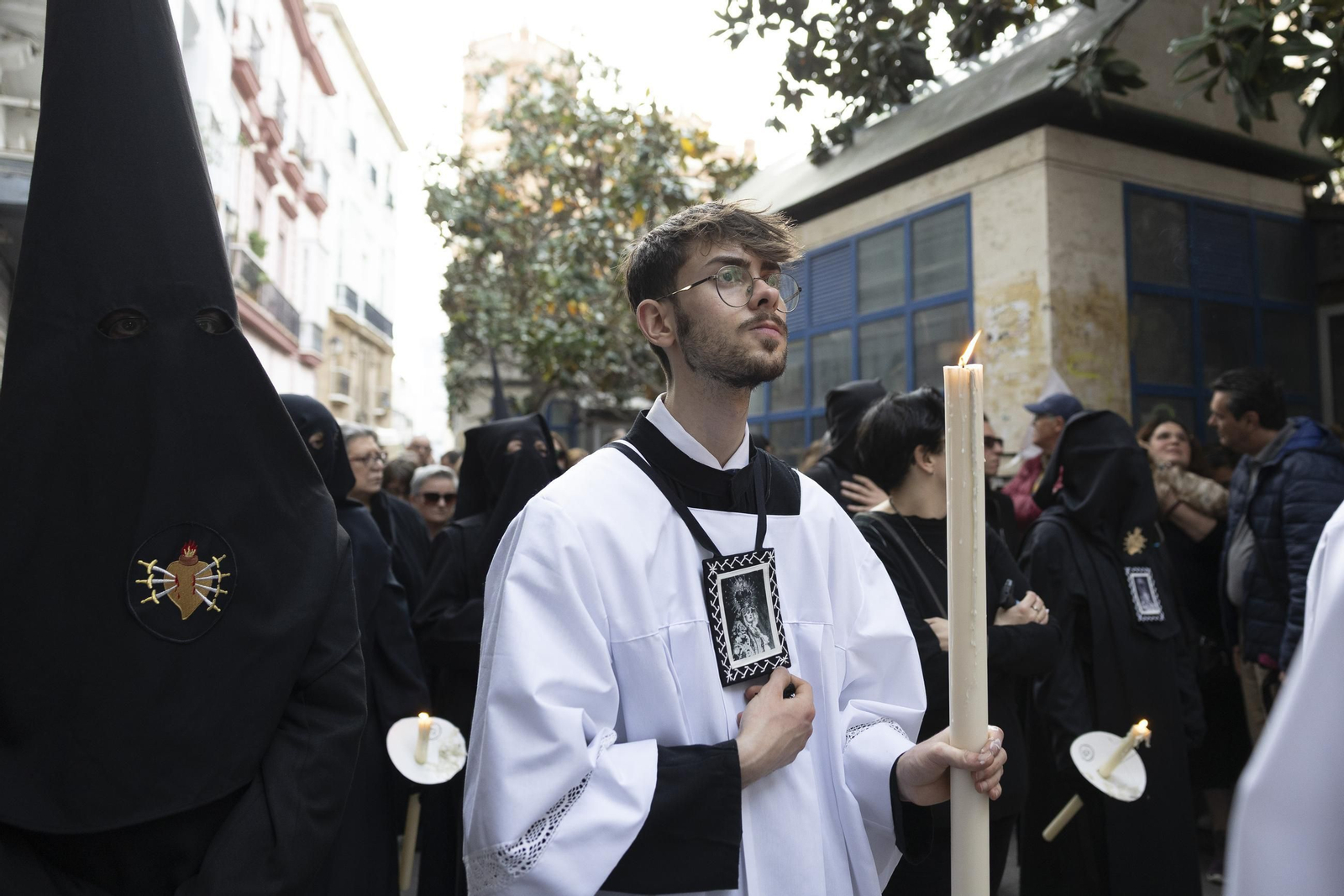 Imágenes de la procesión de la Virgen de los Dolores de Servitas en Cádiz