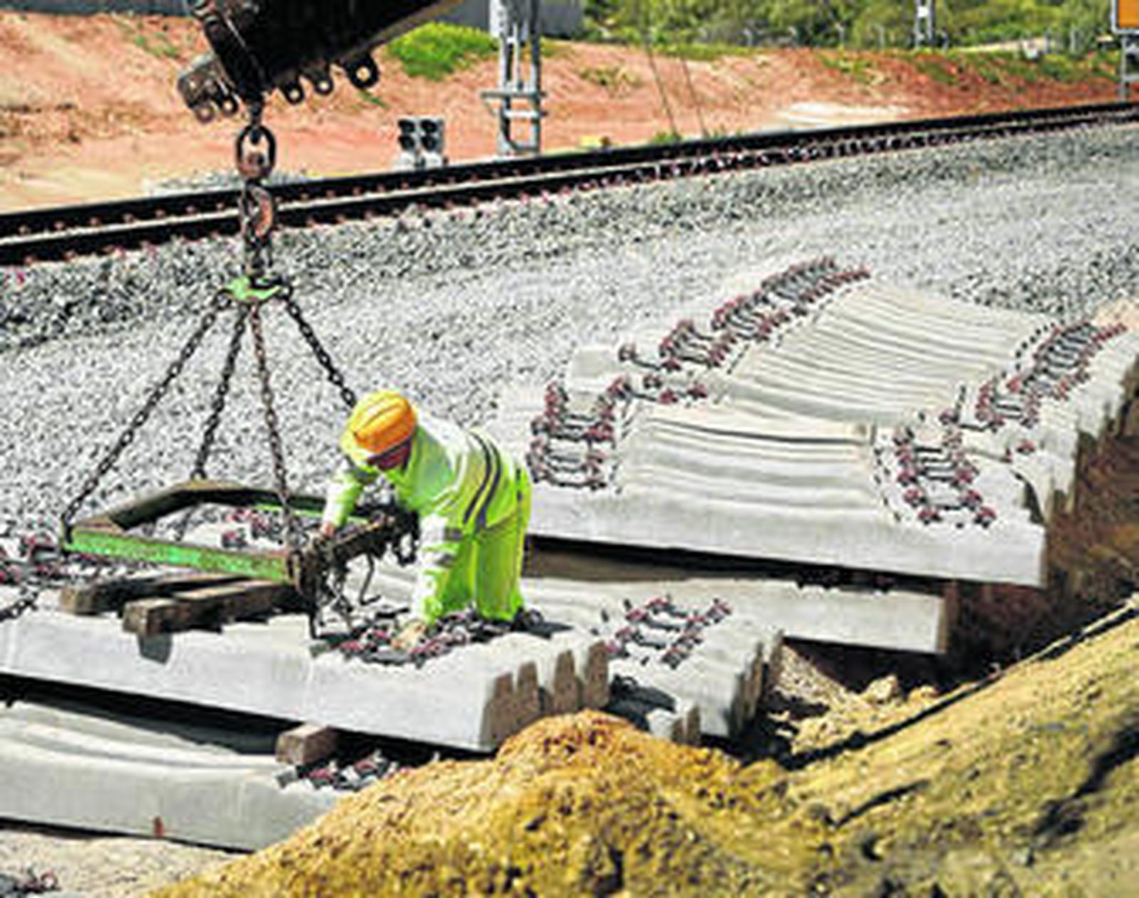 Instalación de la doble vía del tren en el tramo de Puerto Real en 2014.