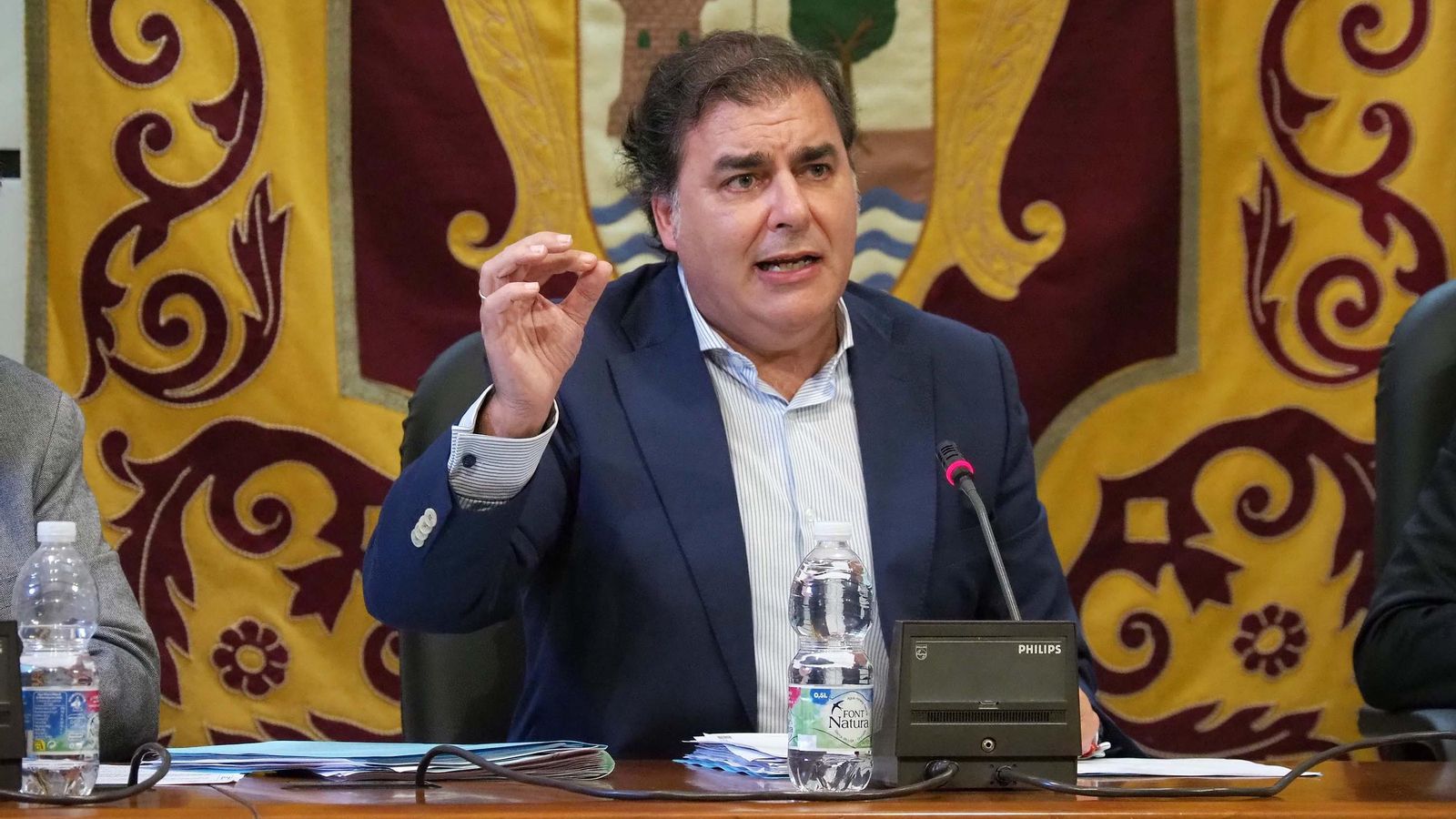 Hernández cansino, durante un momento de su intervención en el pleno