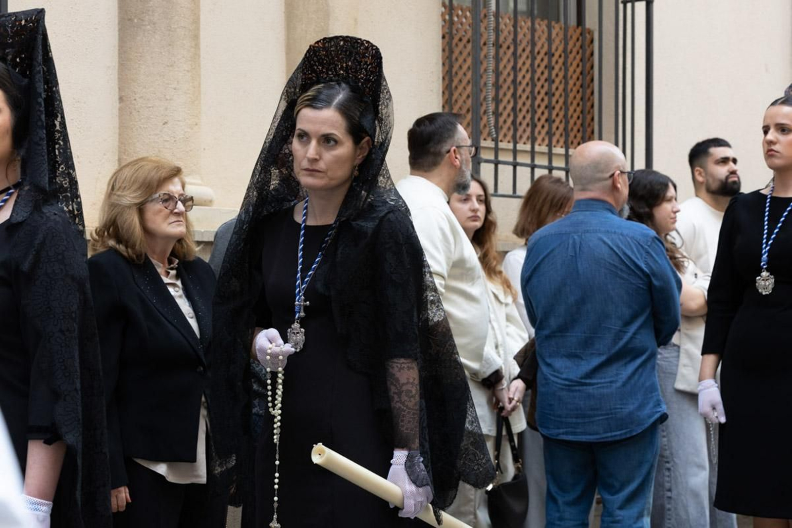 Los jiennenses se echan a la calle para presenciar la primera de las procesiones de la jornada: la Borriquilla (II)
