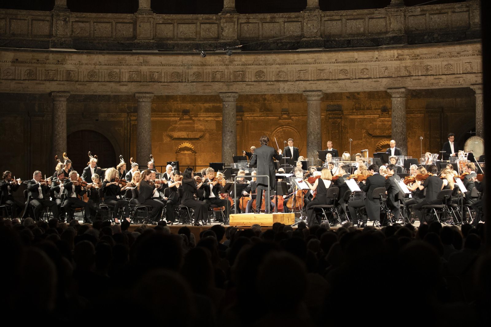 Así ha sido el concierto de la Filarmónica de Luxemburgo en el Palacio de Carlos  V  durante el Festival de Música y Danza de Granada