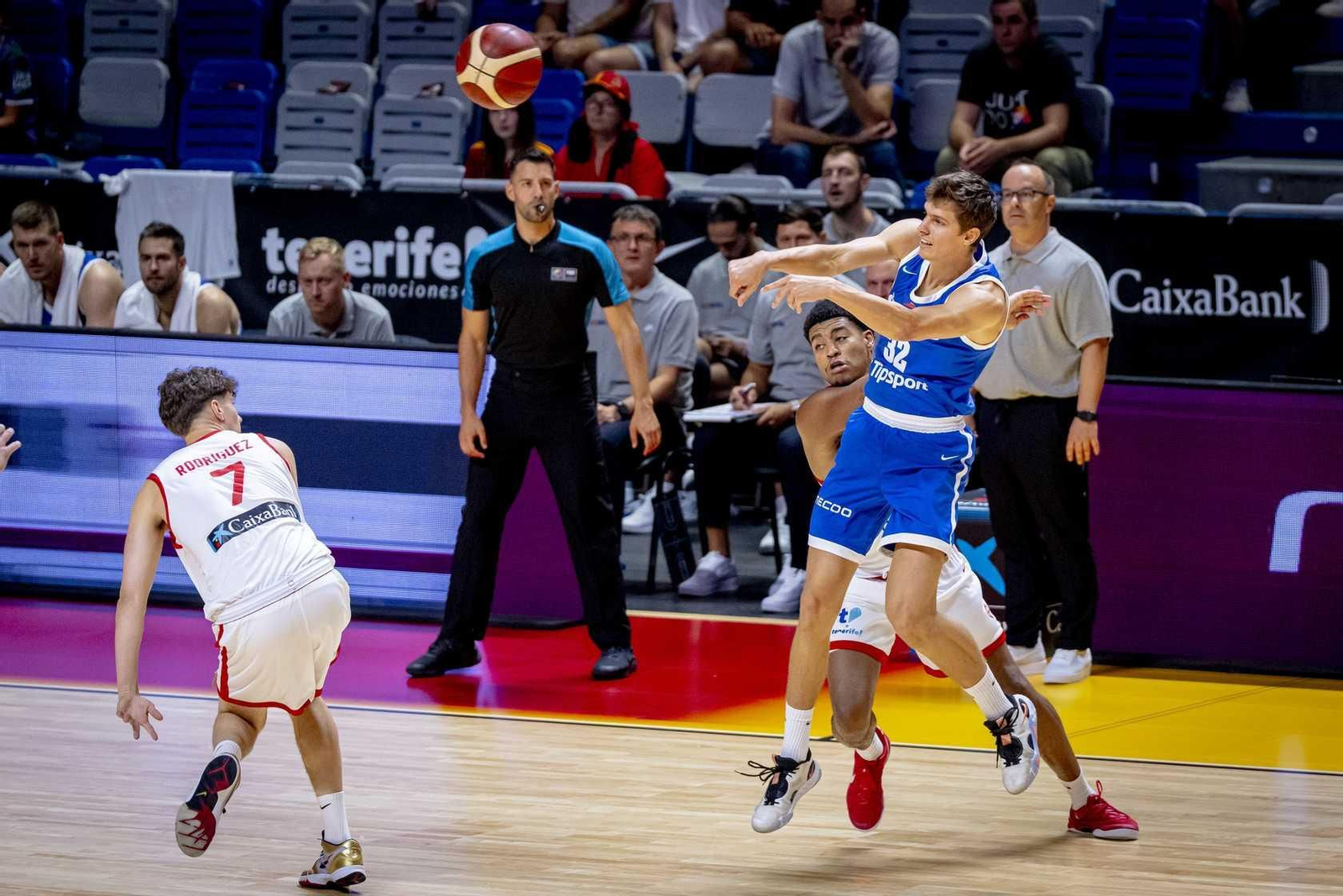 España B-República Checa, en fotos