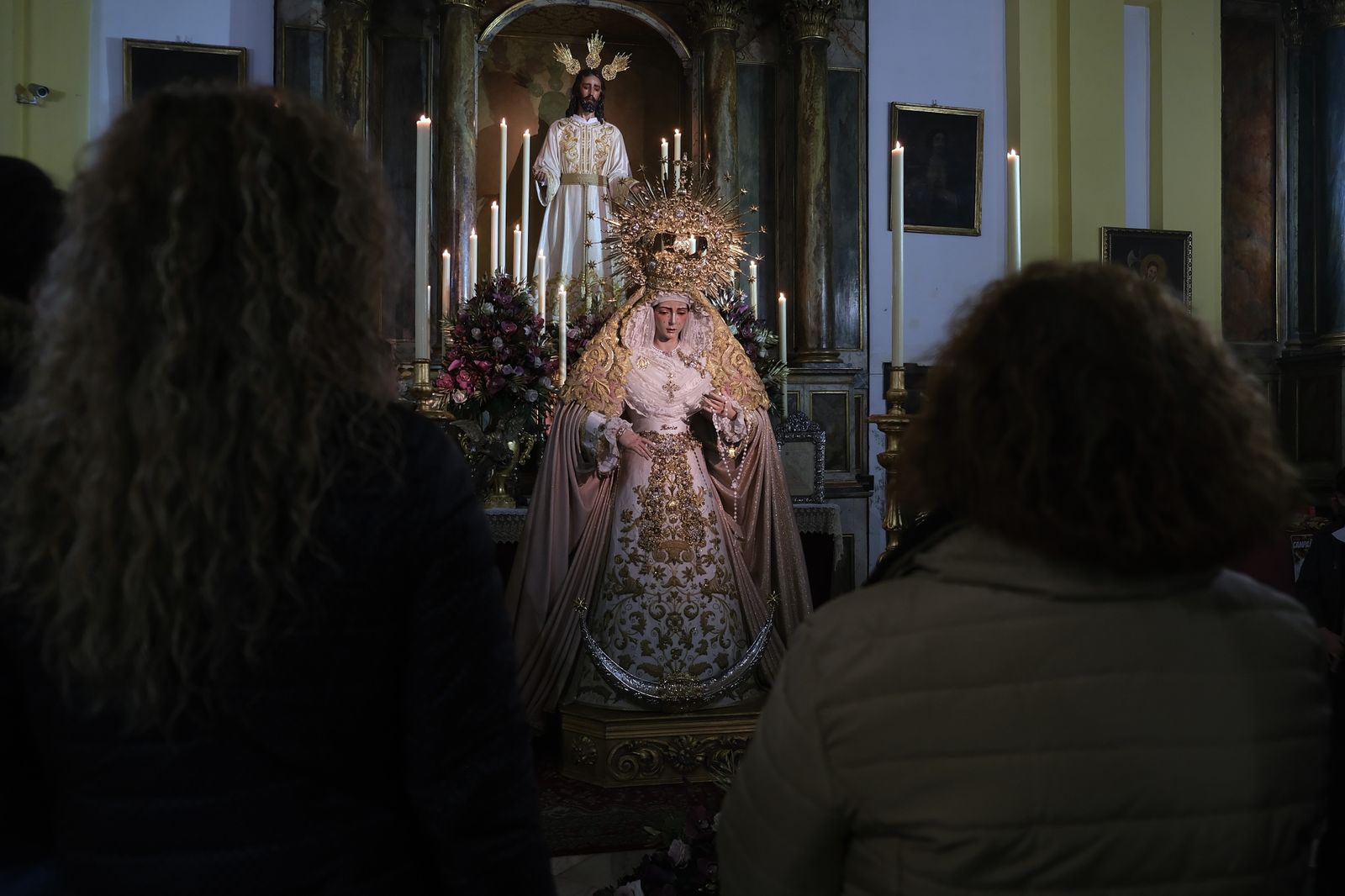 Las imágenes del besamanos a la Virgen del Rocío de la Redención