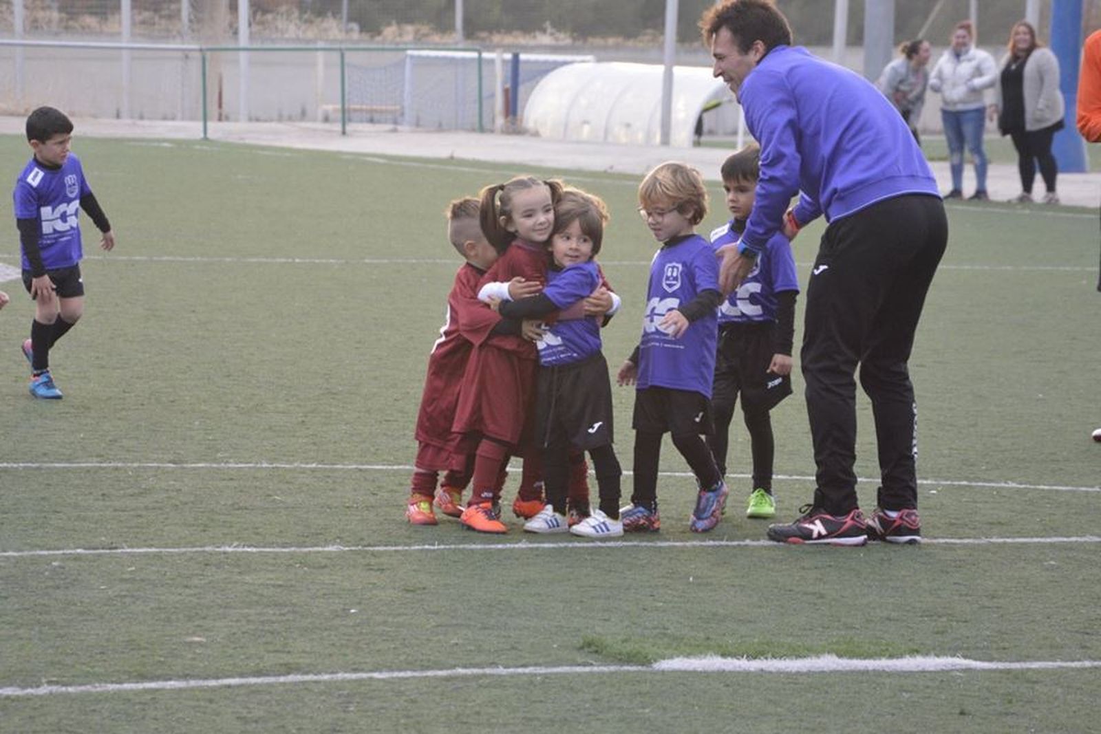 Pequeños participantes en la jornada solidaria.