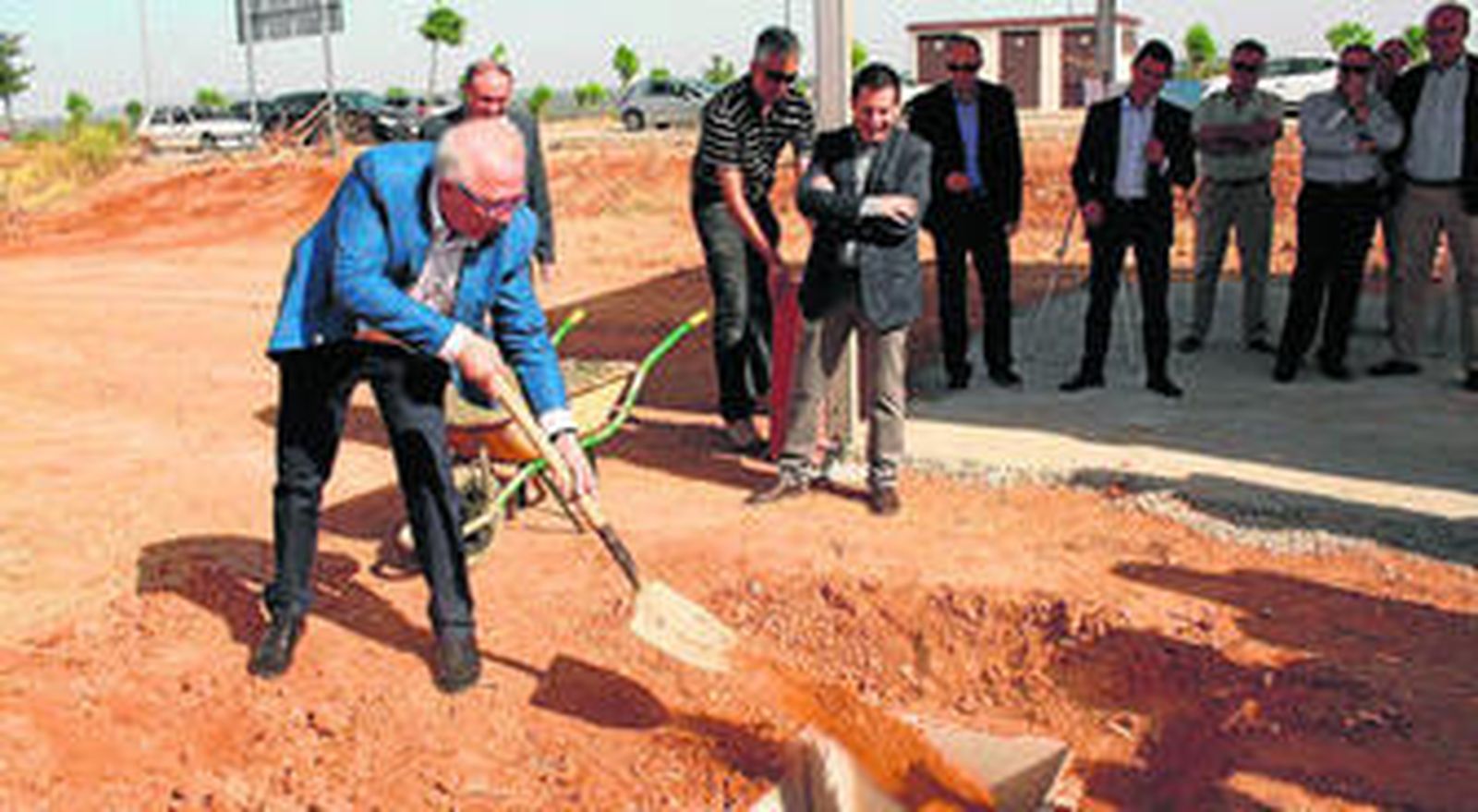 Sánchez Maldonado en el acto de la primera piedra de la futura estación de ITV de Palma del Río.