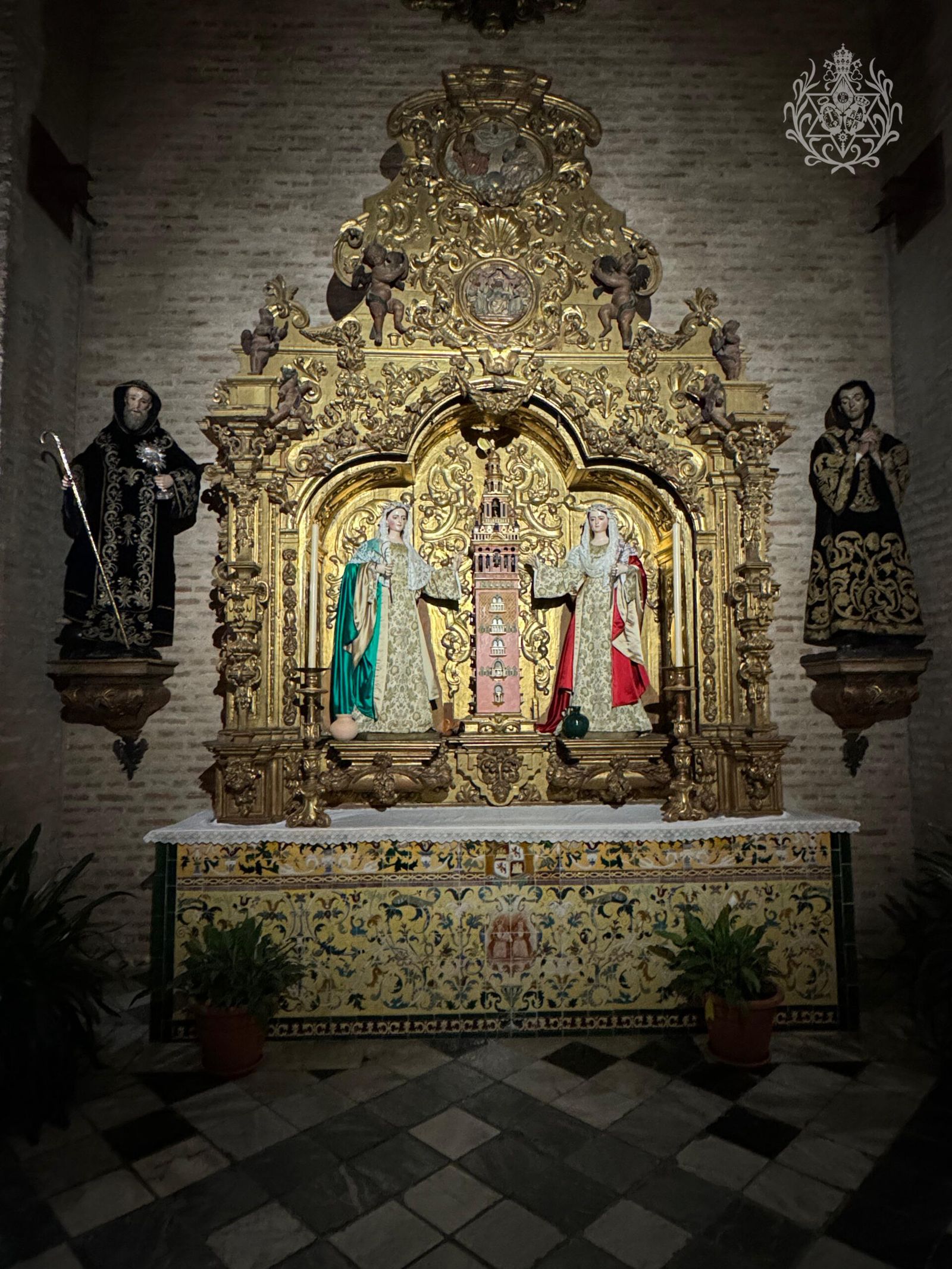 Las imágenes en el altar de Santa Justa y Rufina