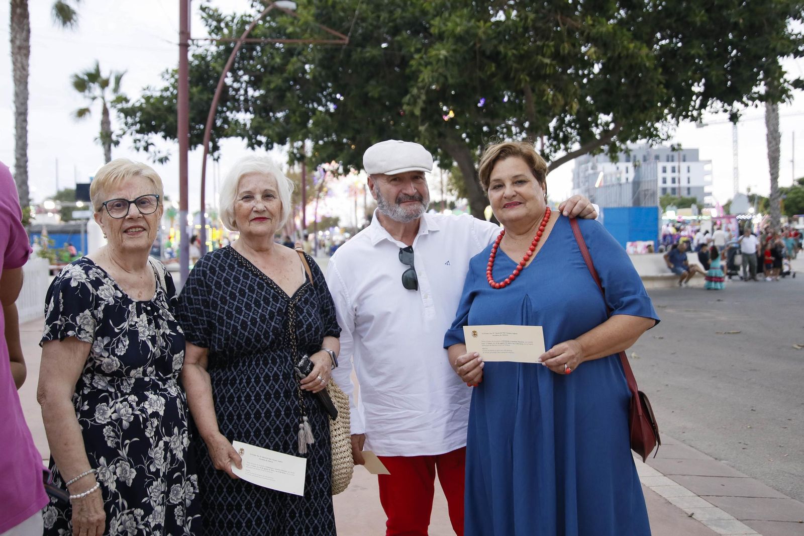Las mejores imágenes del homenaje a los mayores en la caseta municipal de Almería
