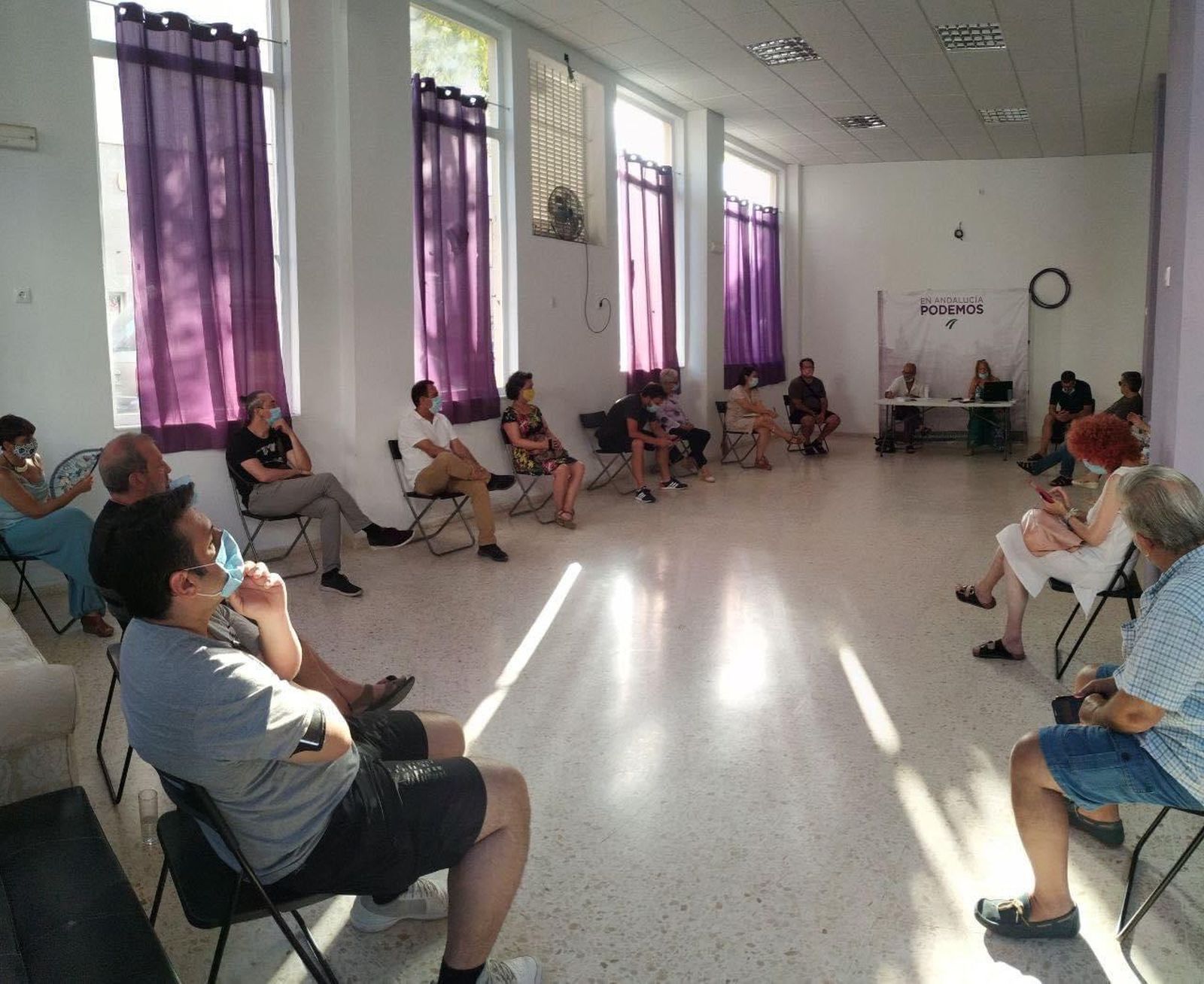 Imagen de una asamblea ciudadana de Podemos Jerez.