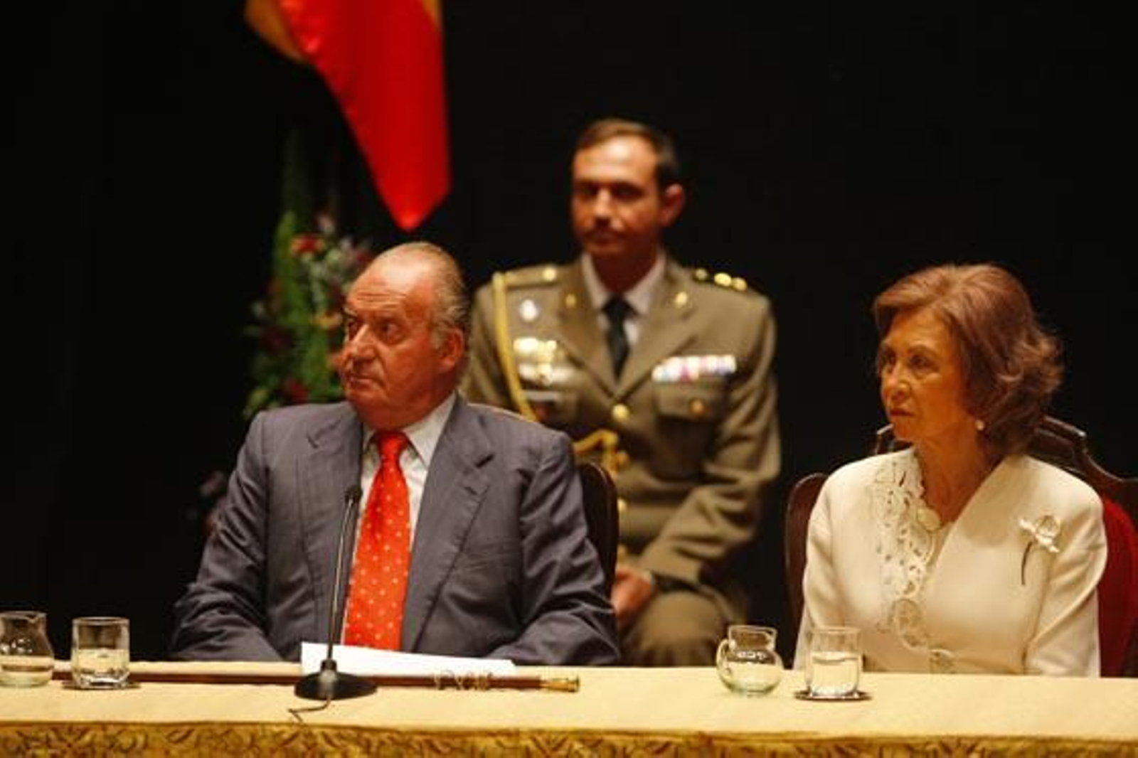 Los Reyes, durante la celebración del Bicentenario de la primera sesión de Las Cortes en 1810.

Foto: Julio Gonzalez