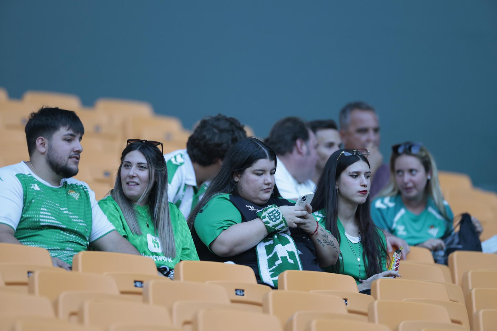 Búscate en las fotos del Betis - Alavés