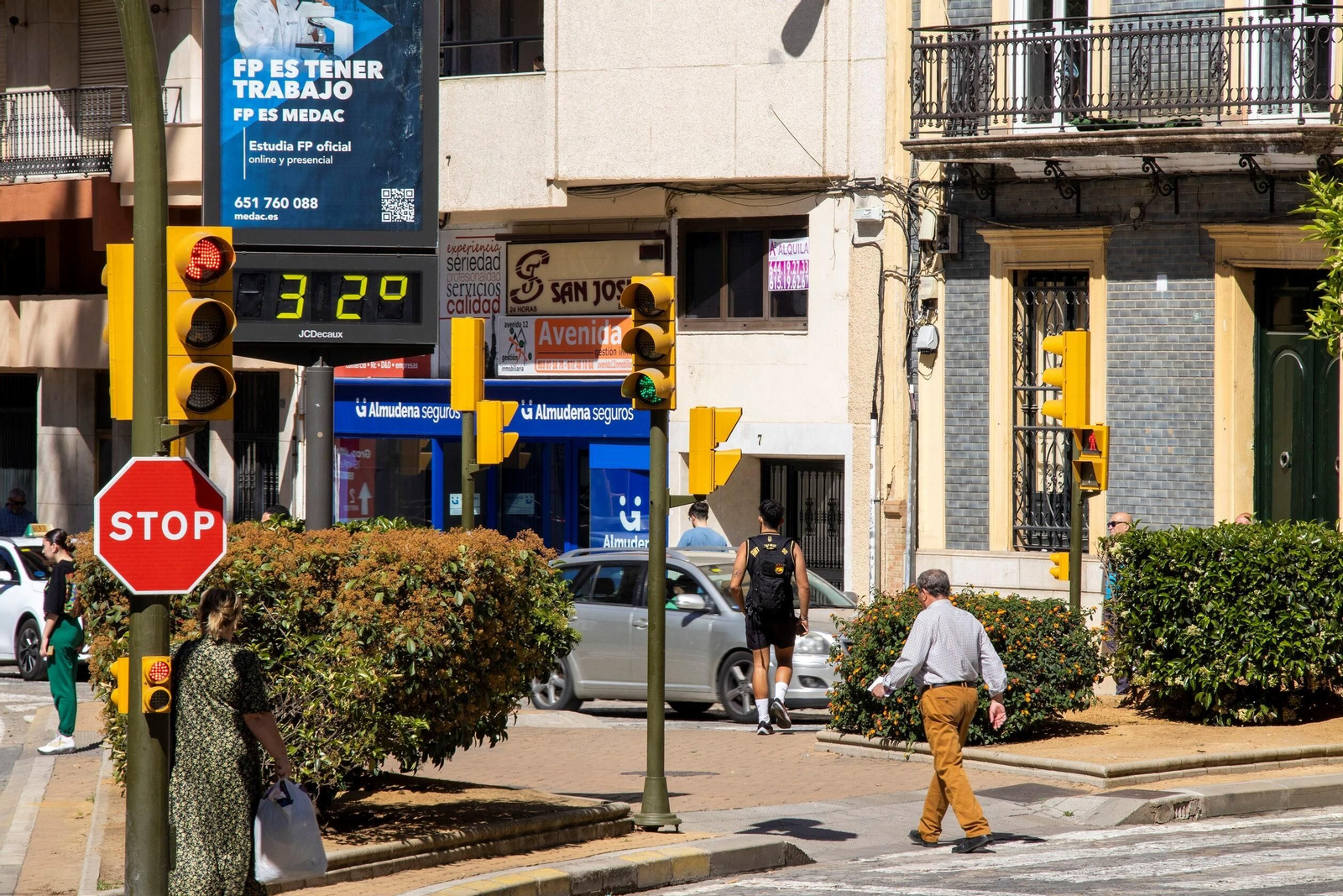 Un termómetro por encima de los 30 grados a primera hora de la jornada en Huelva.