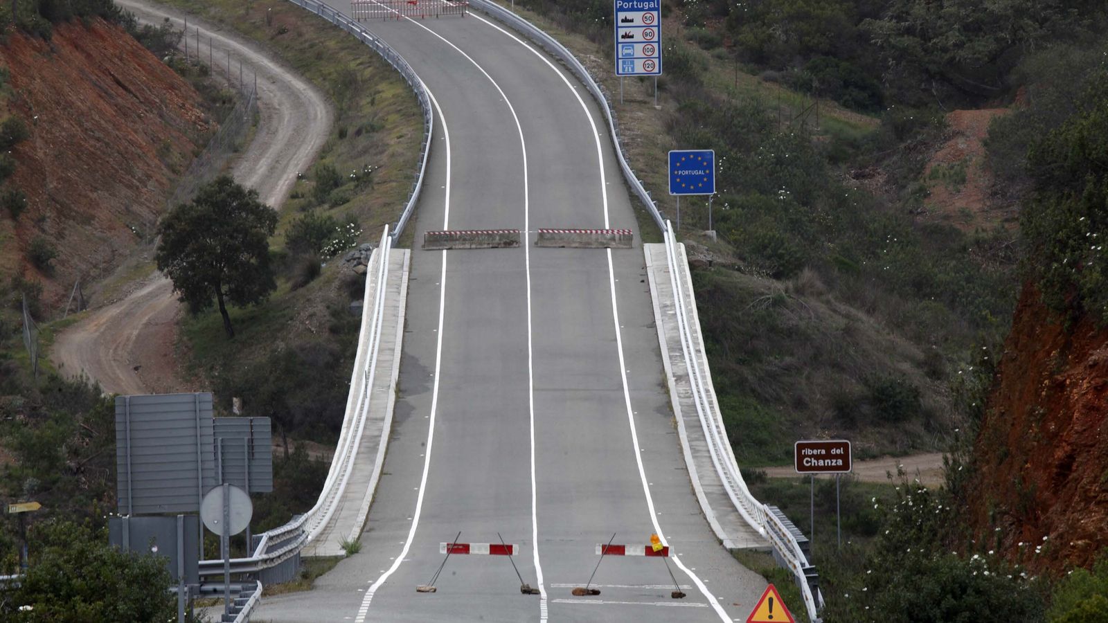 El paso fronterizo de Paymogo a través del puente del Chanza es uno de los que permanece totalmente clausurados en la provincia onubense