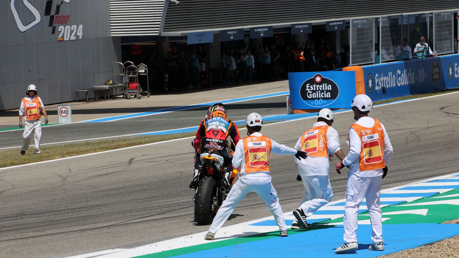 Imágenes de las caídas en las carreras del GP España en Jerez