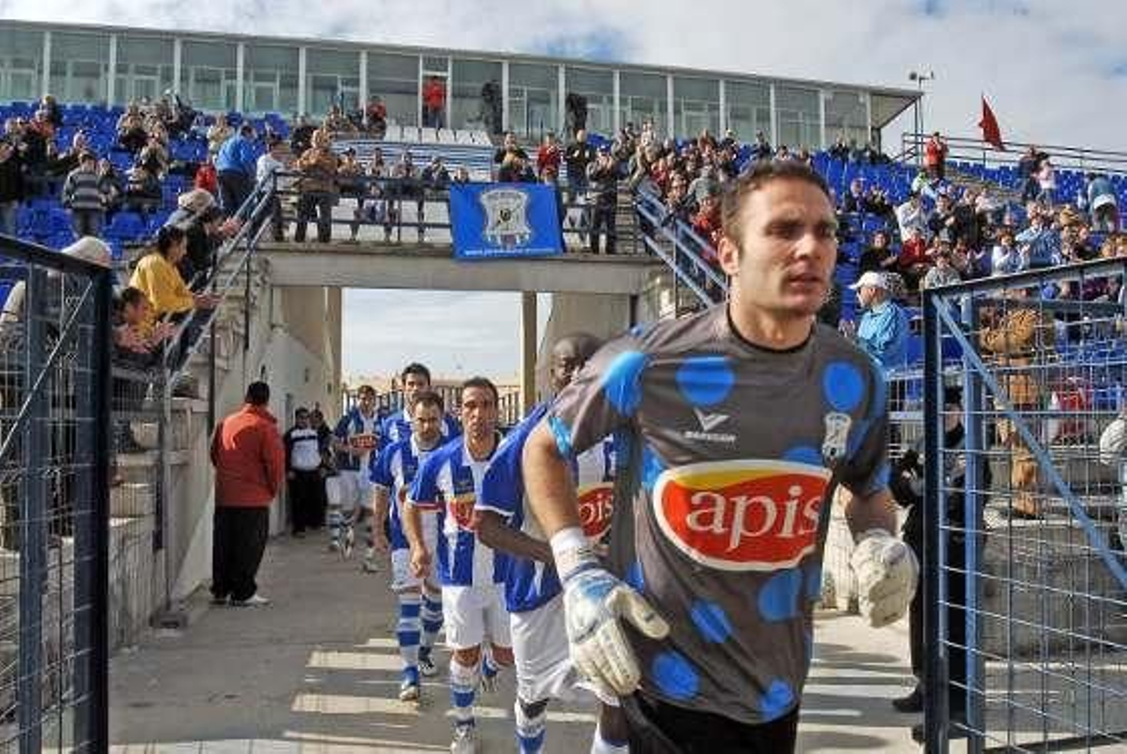 Alberto volvió a vestirse de corto y al igual que Carrasco y Benítez jugaron tres semanas después de ser despedidos por el ex presidente Ricardo García. 

Foto: Manuel Aranda